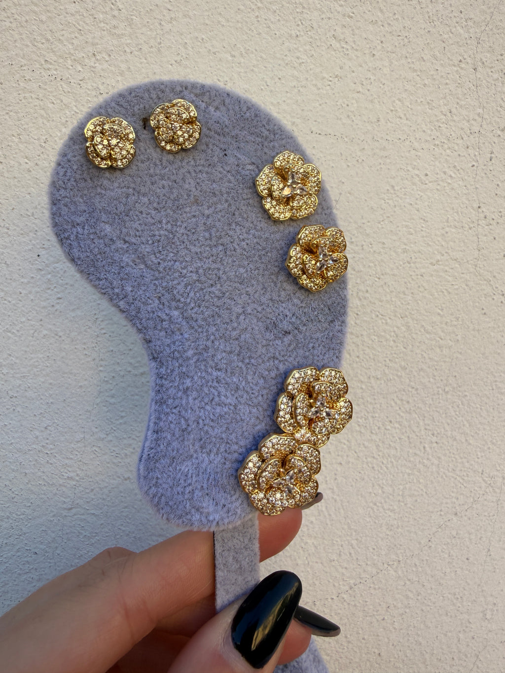 Orecchino camelia strass