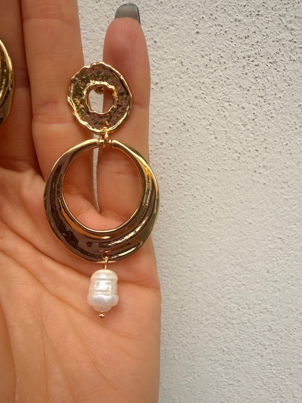 Orecchini Ovali con perla di MYA