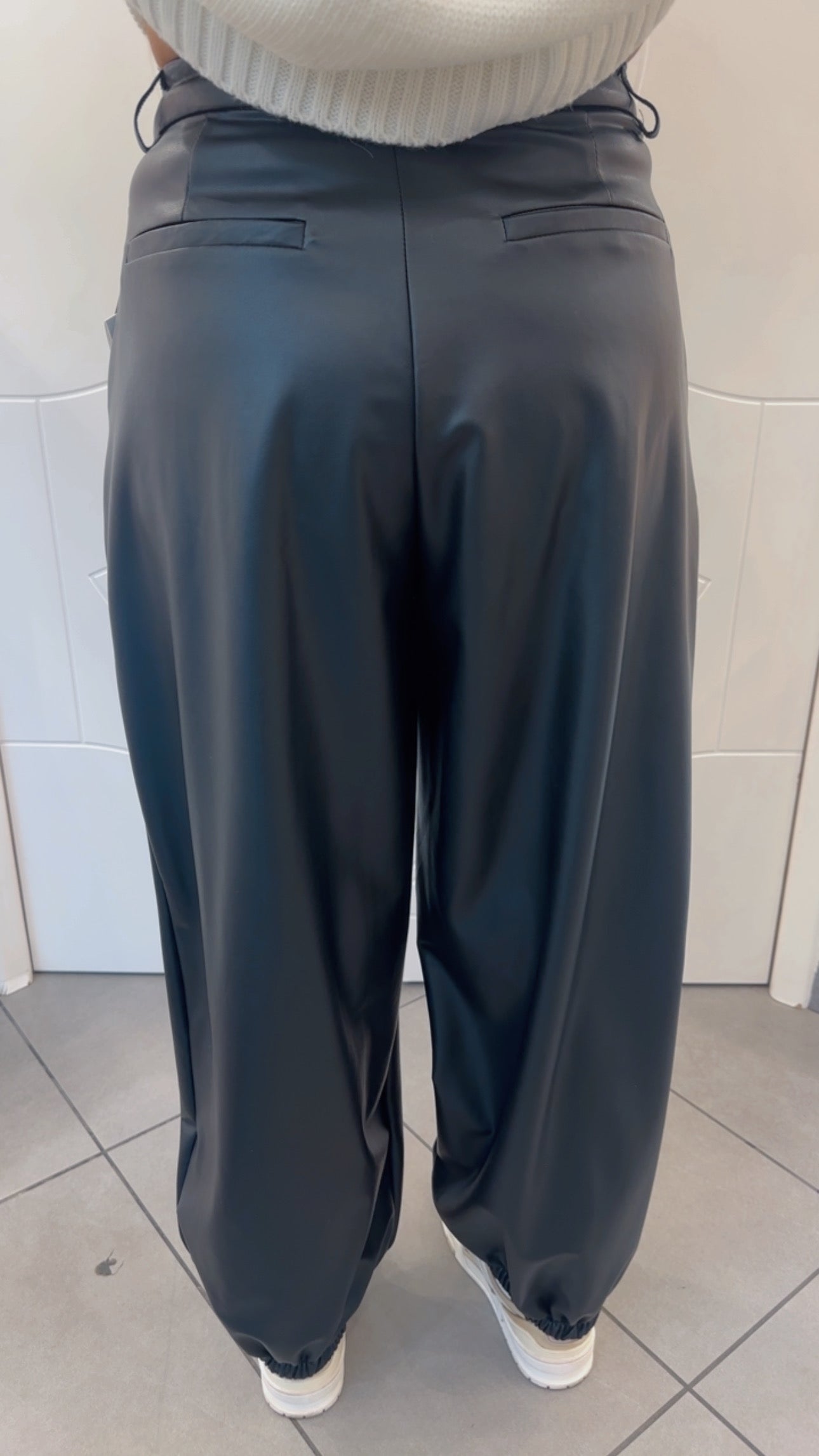 Pantalone Ecopelle Dark di Lumina