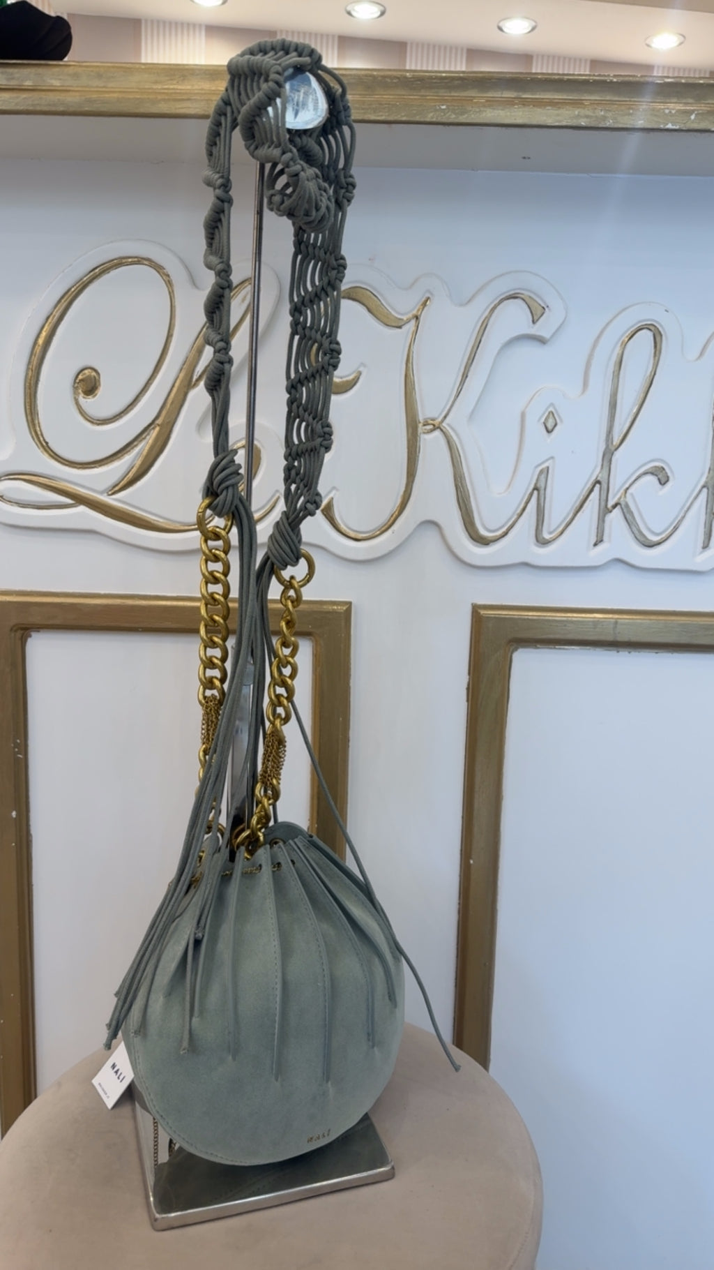 Borsa Evissa di Nali