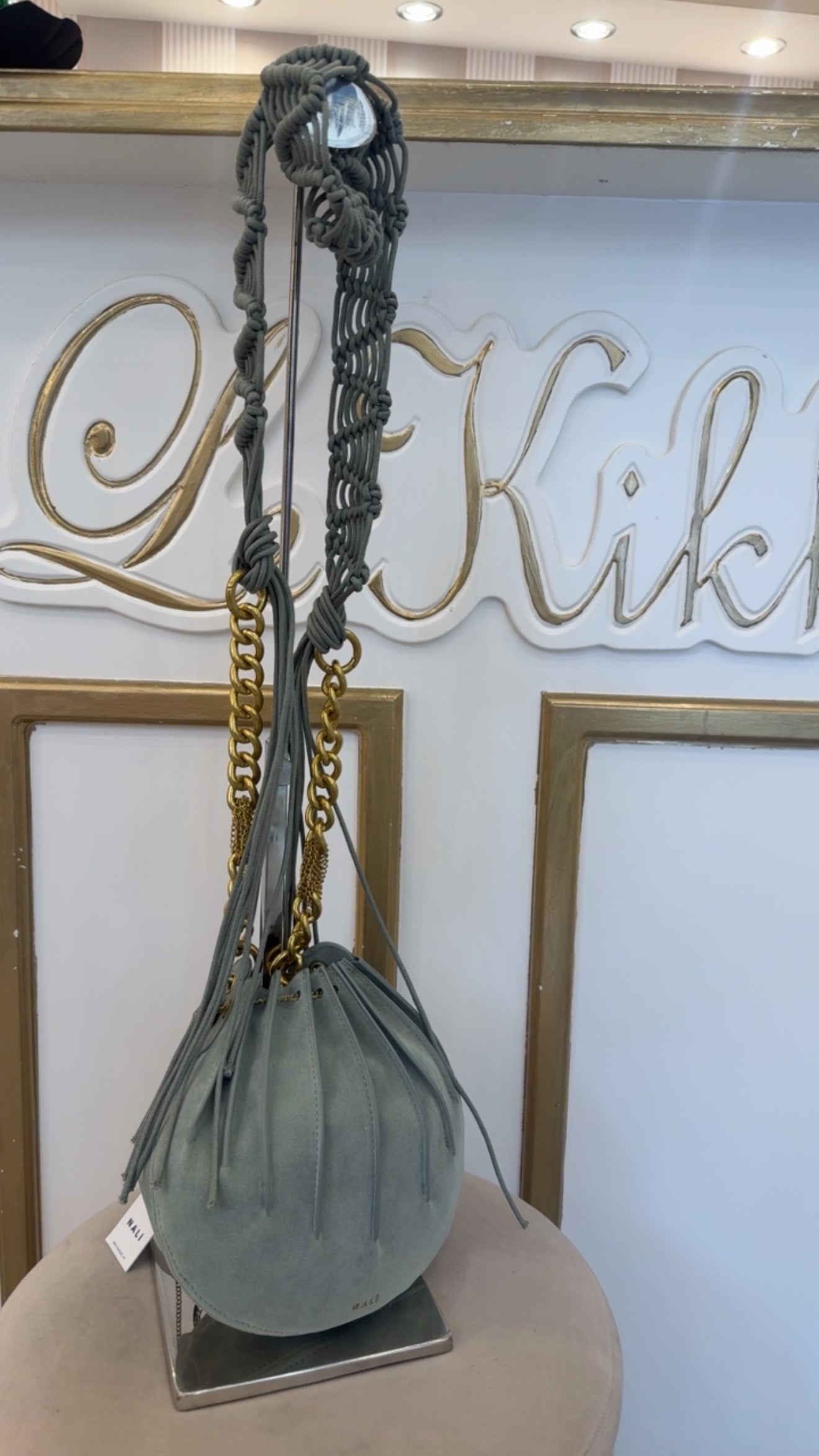 Borsa Evissa di Nali