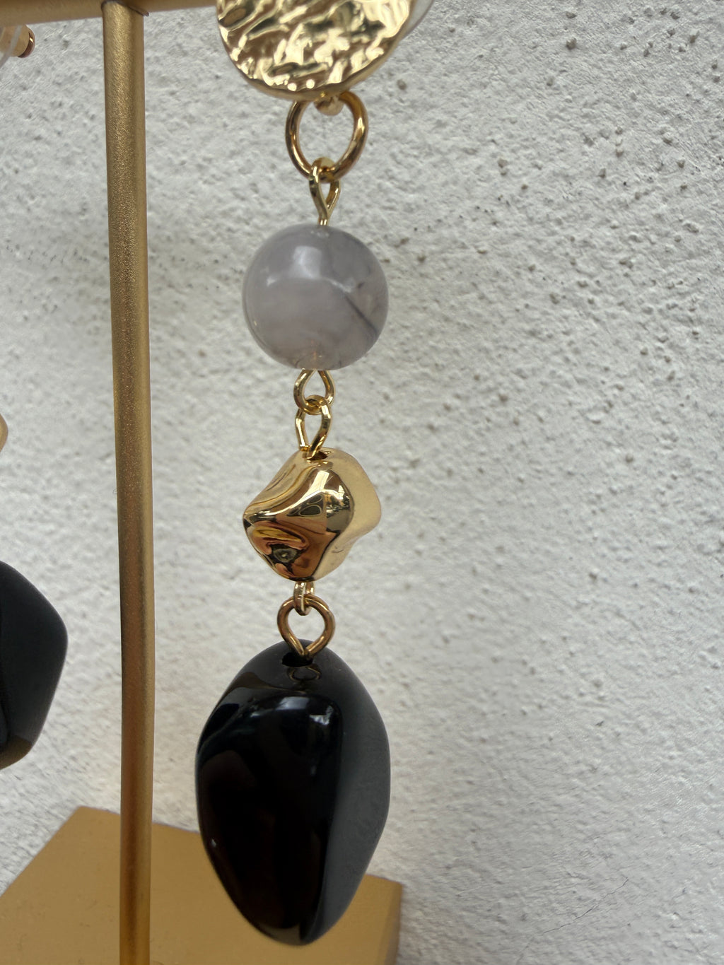 Orecchino Sasso pendente di MYA