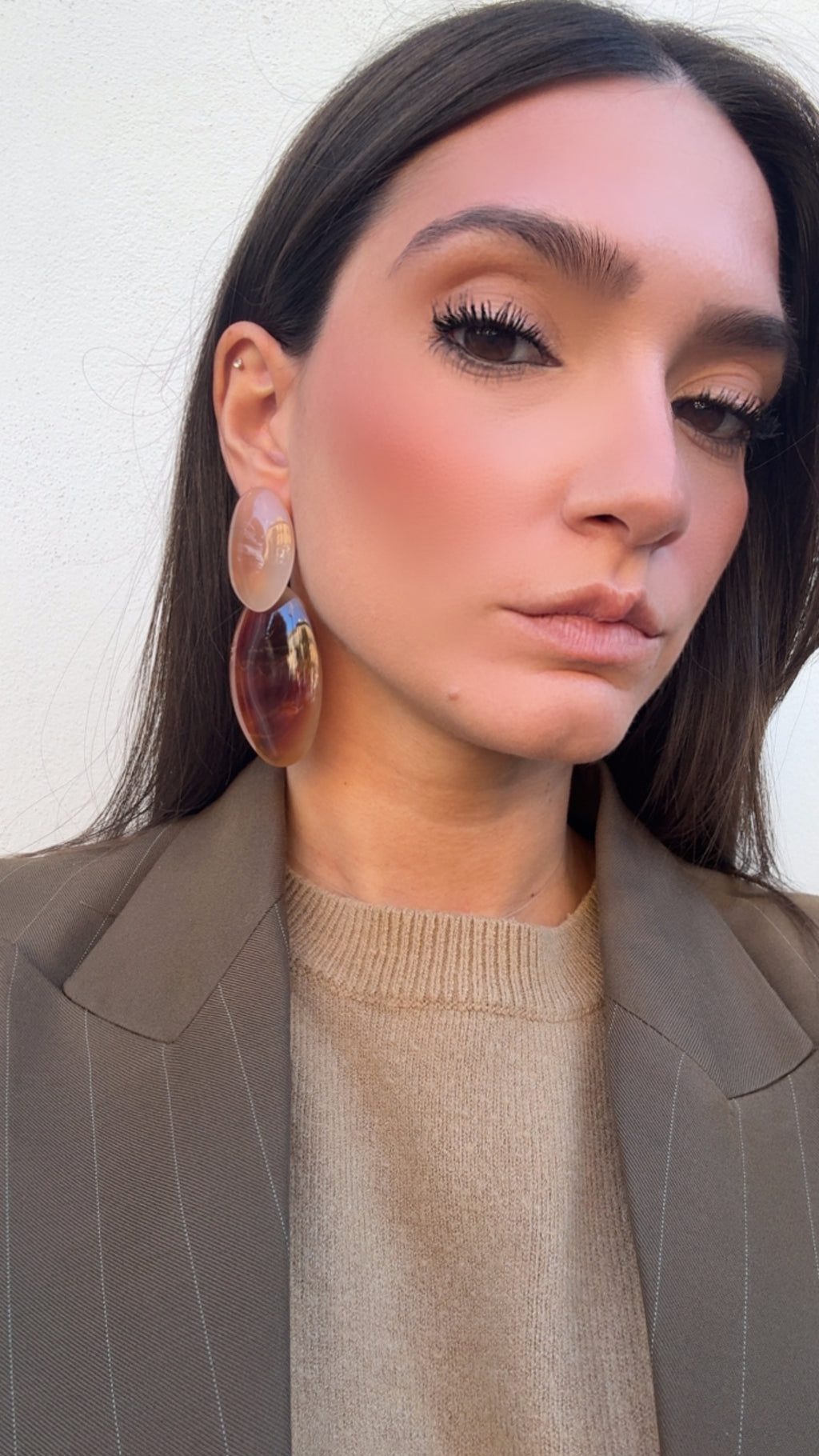 Orecchini pendenti ovali in resina di Nali