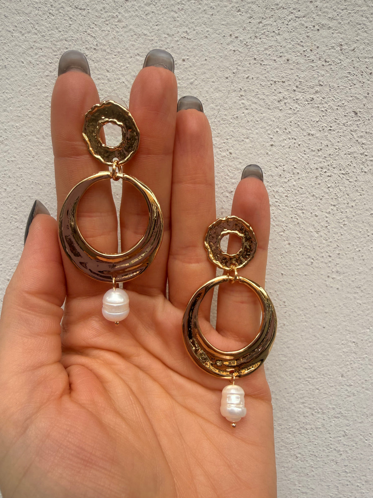 Orecchini Ovali con perla di MYA