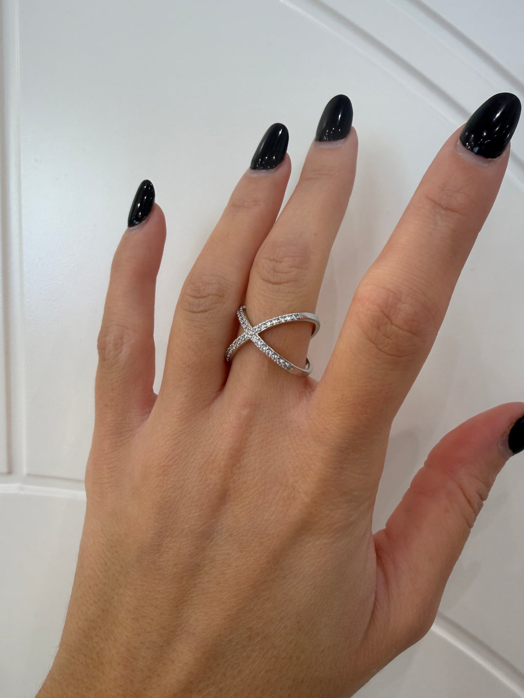 Anello incrocio fascia larga ￼