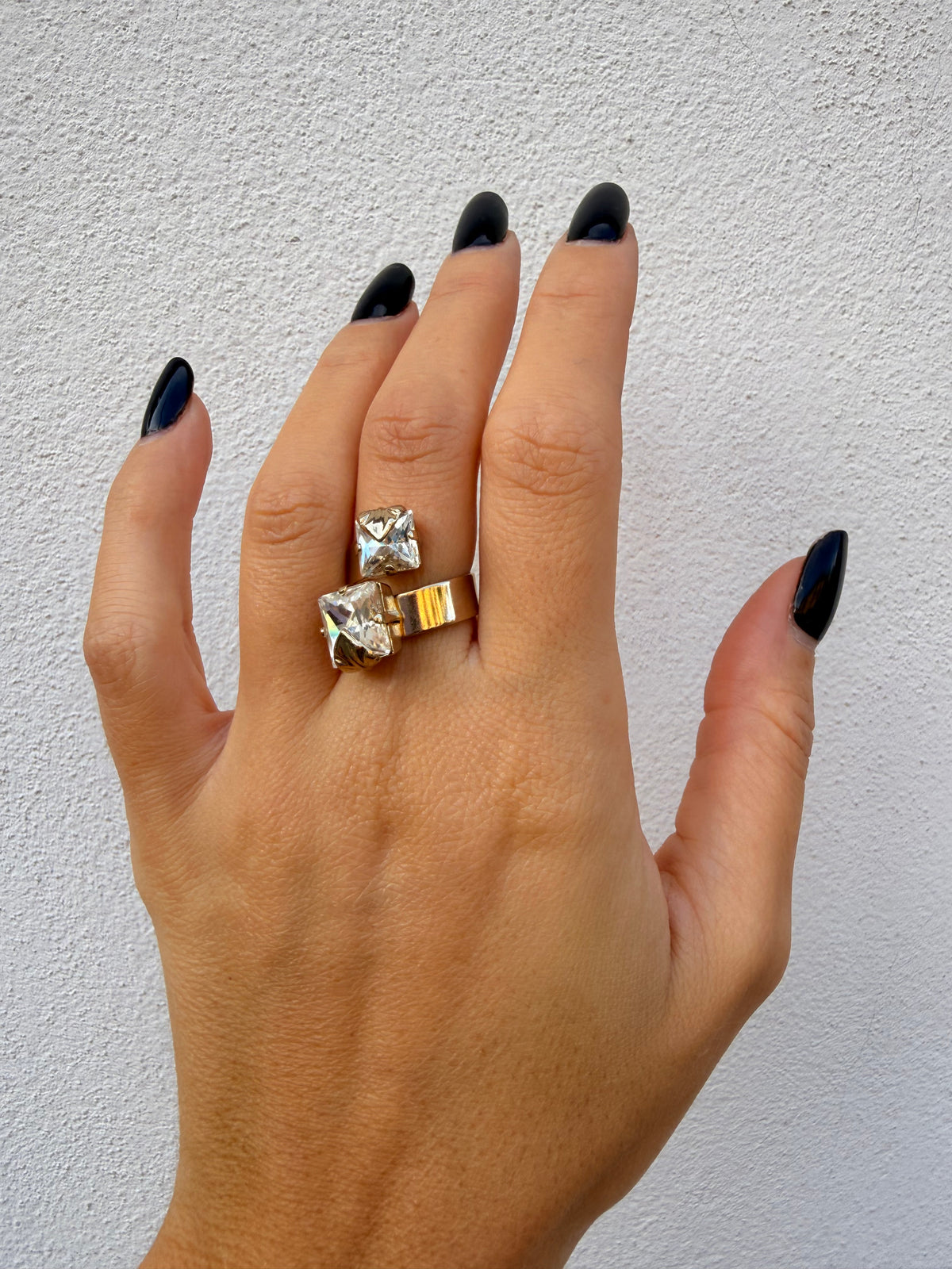 Anello contrariè cristalli Daphne di Sodini