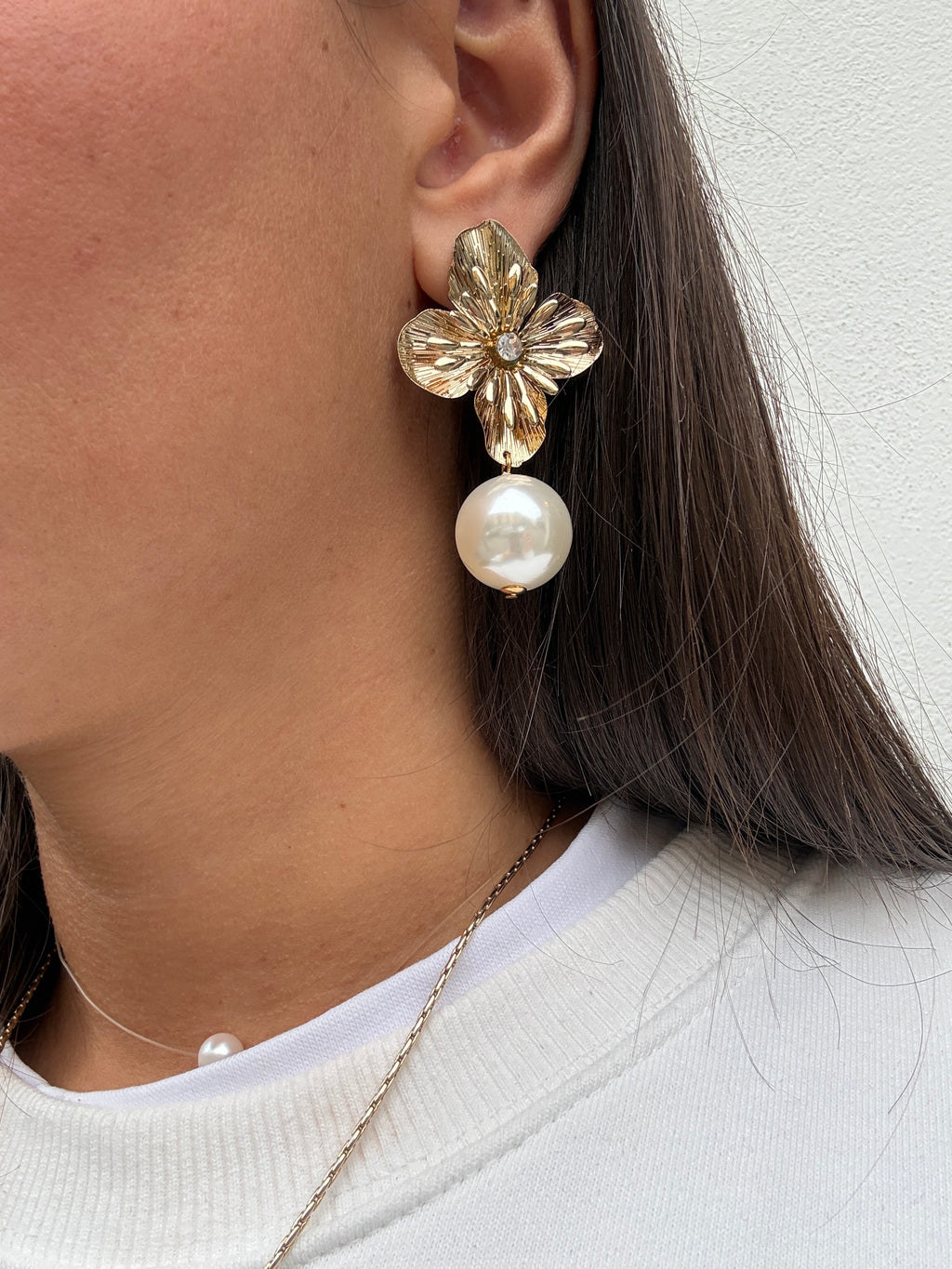 Orecchino fiore con perla BYBA
