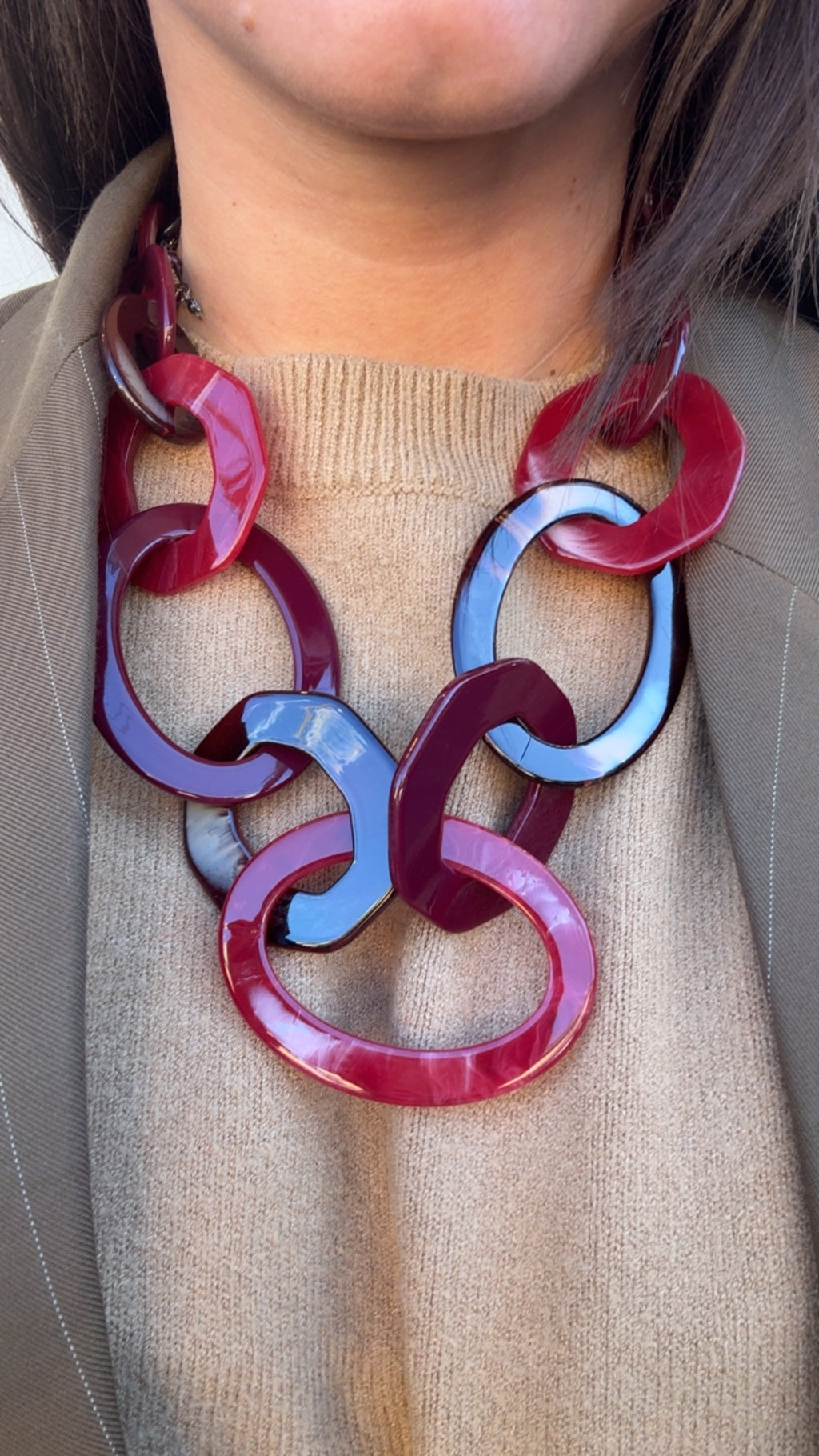 Collana girocollo ovali in resina di Nali ￼