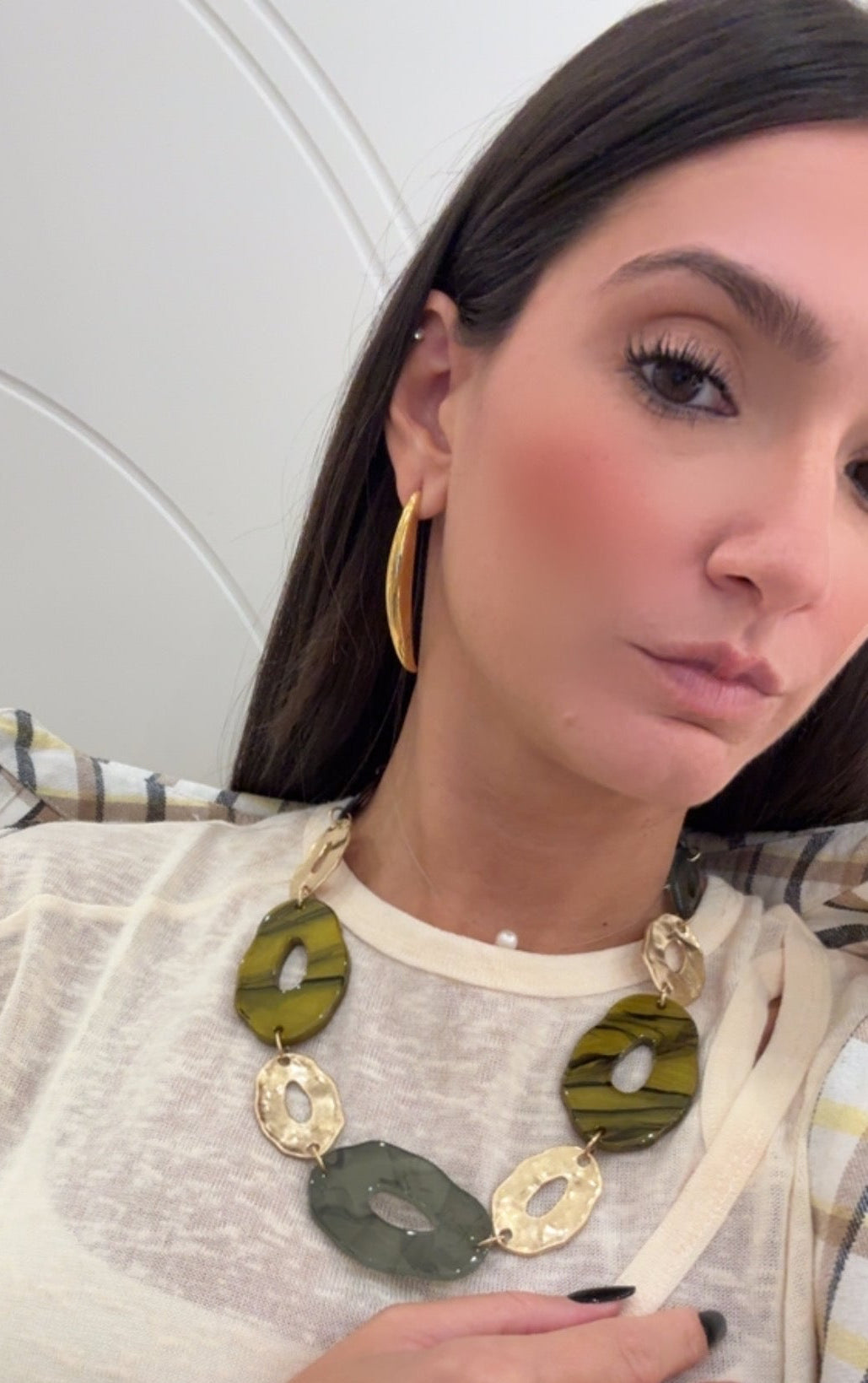 Collana girocollo in resina MYA