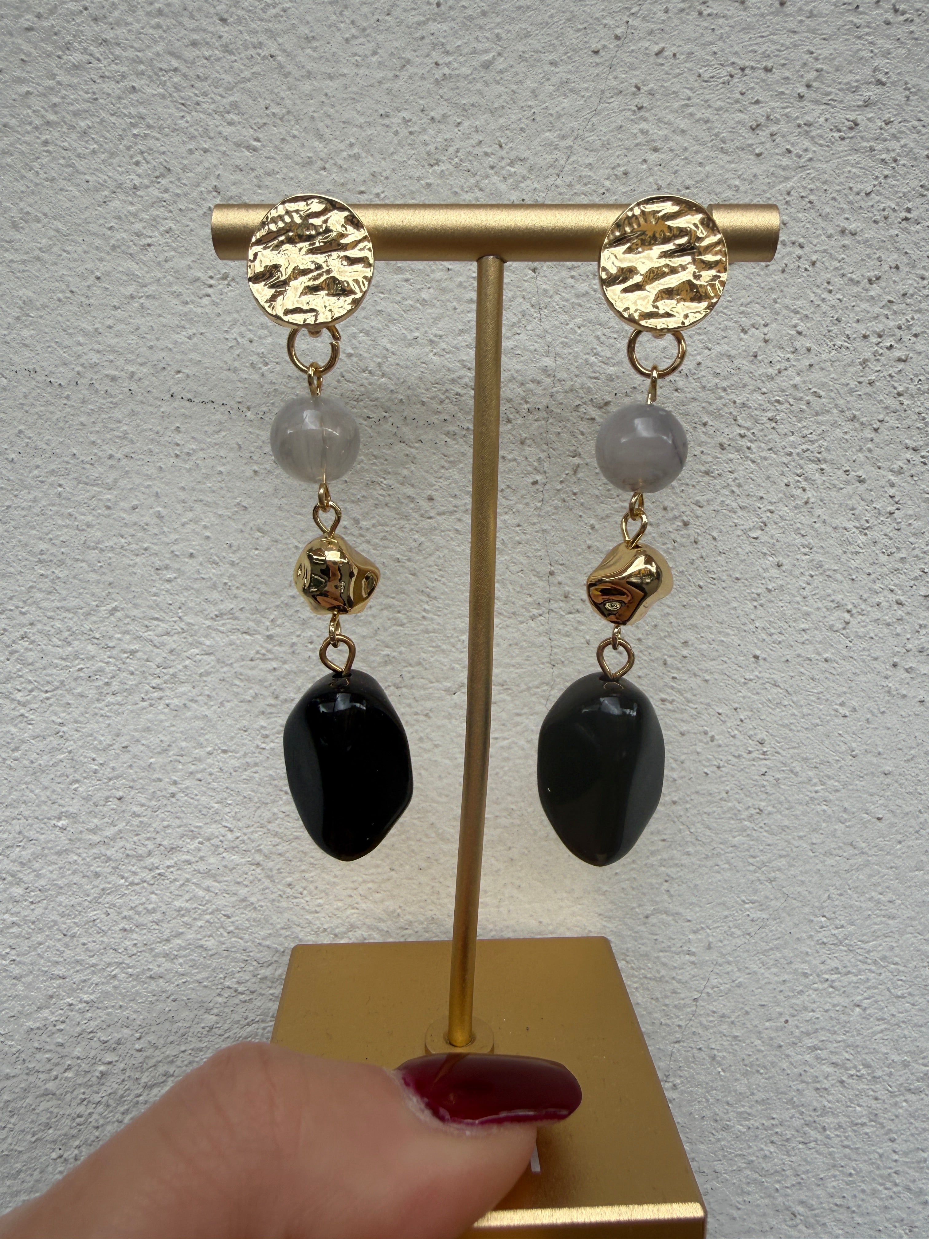 Orecchino Sasso pendente di MYA