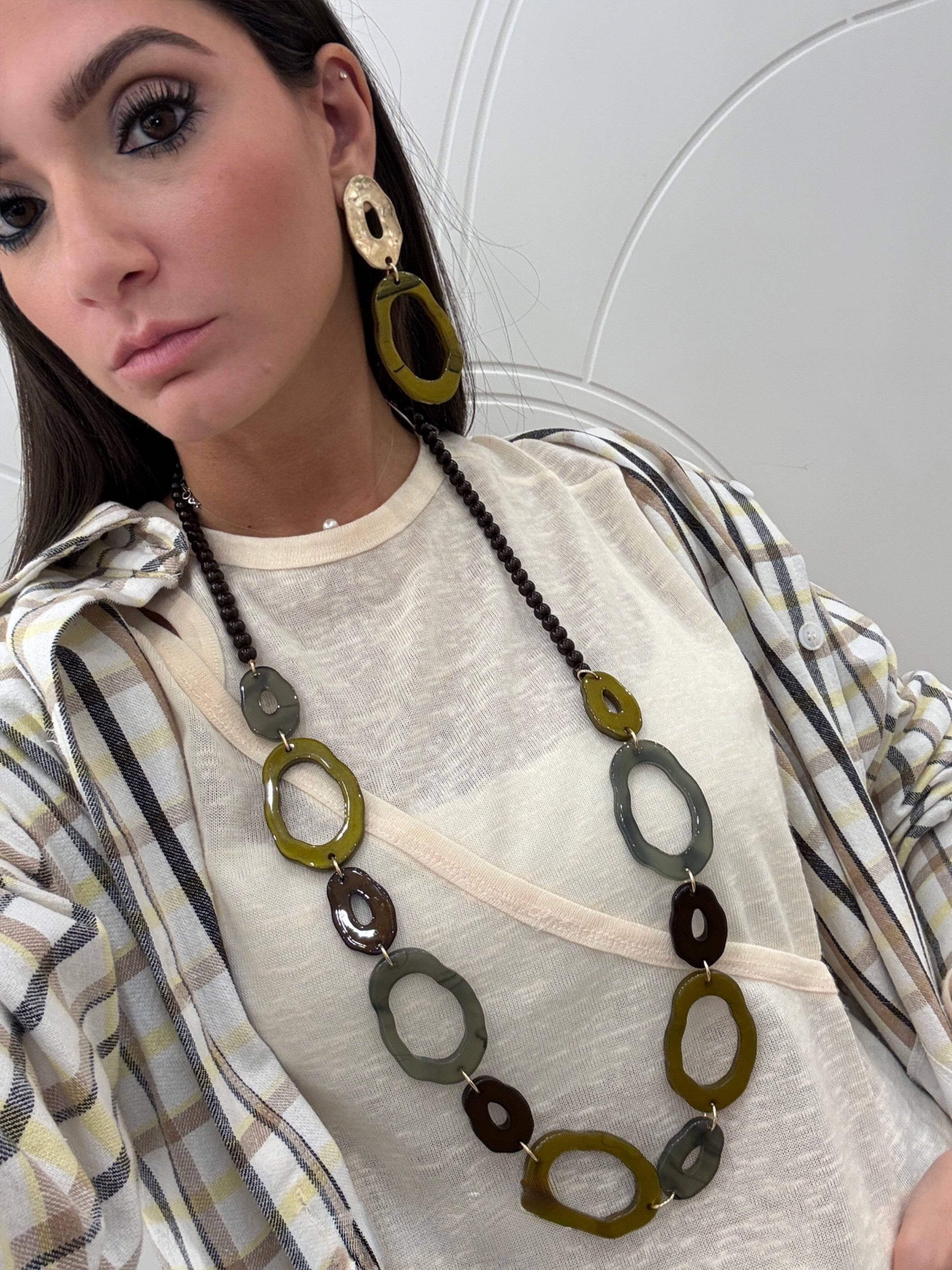 Collana lunga in resina MYA