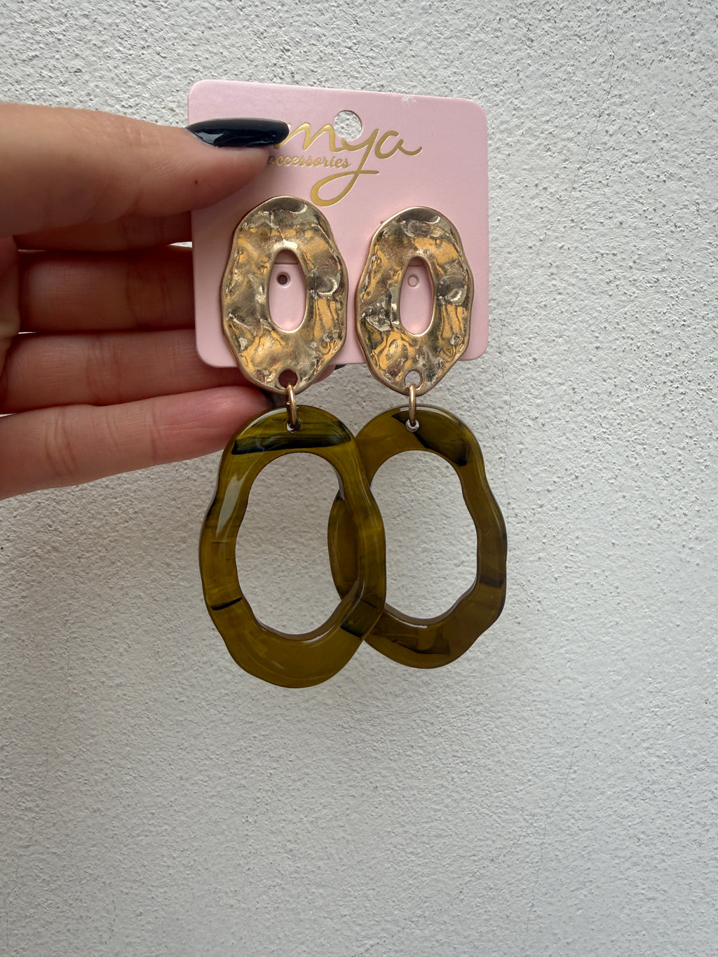 Orecchino in resina con cameo in oro MYA