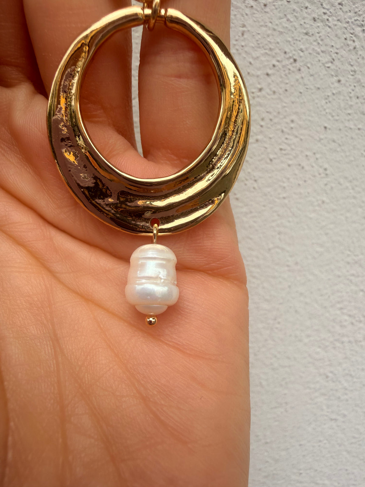 Orecchini Ovali con perla di MYA