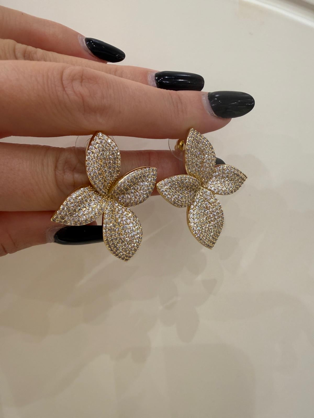 Orecchino fiore micro strass