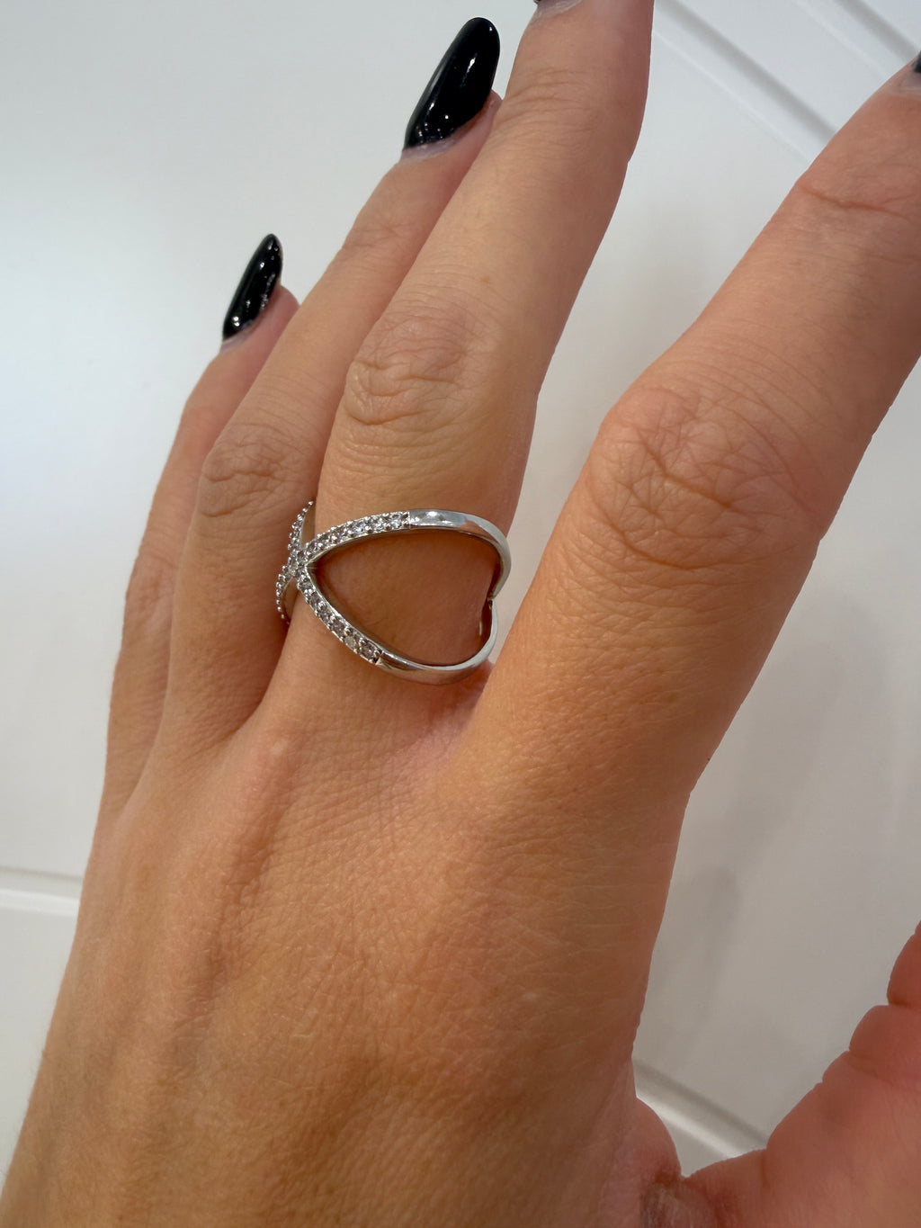 Anello incrocio fascia larga ￼