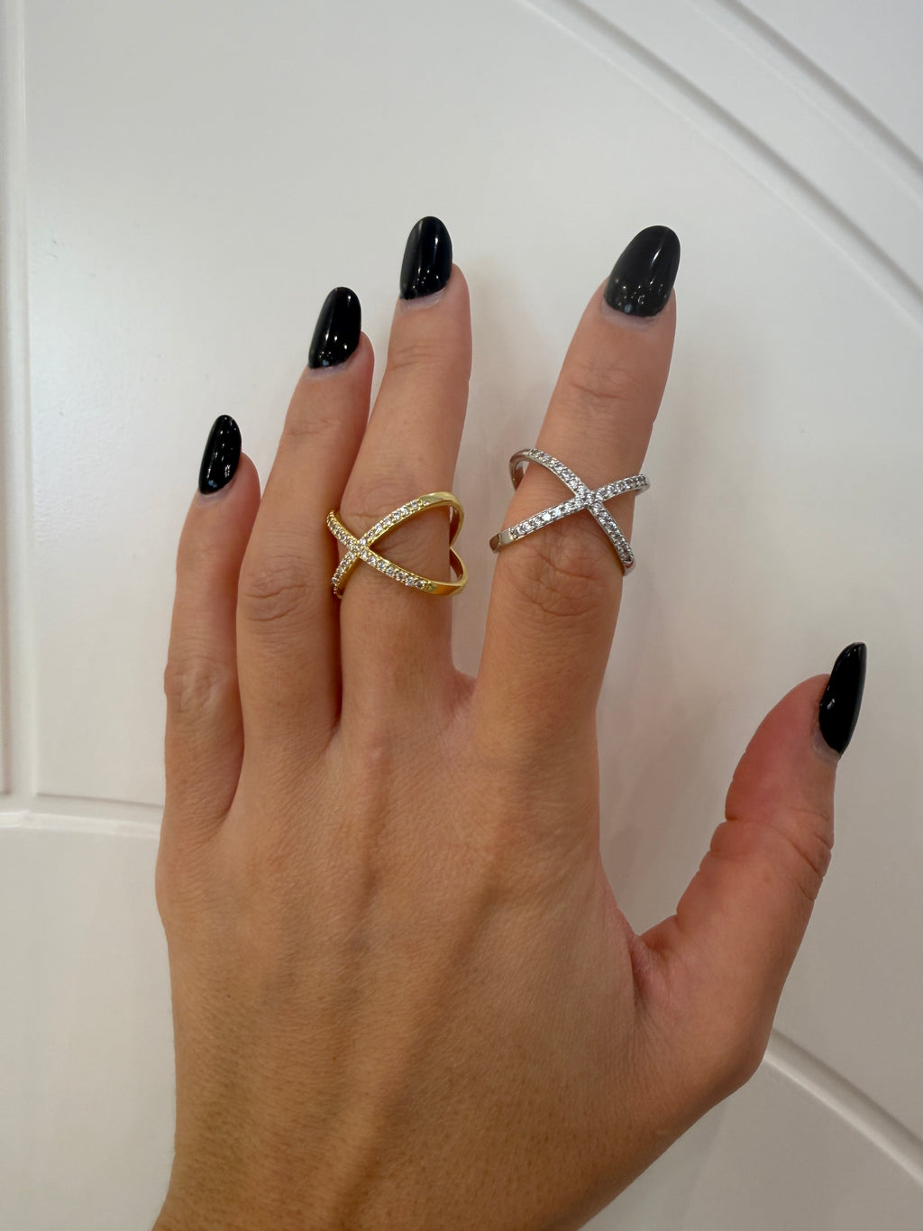 Anello incrocio fascia larga ￼