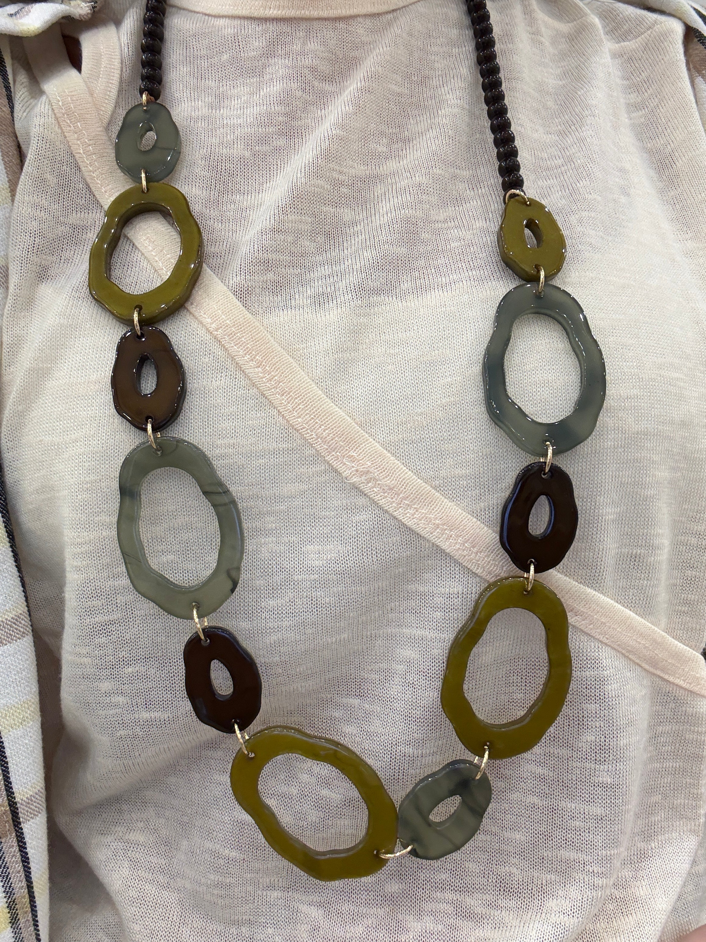 Collana lunga in resina MYA