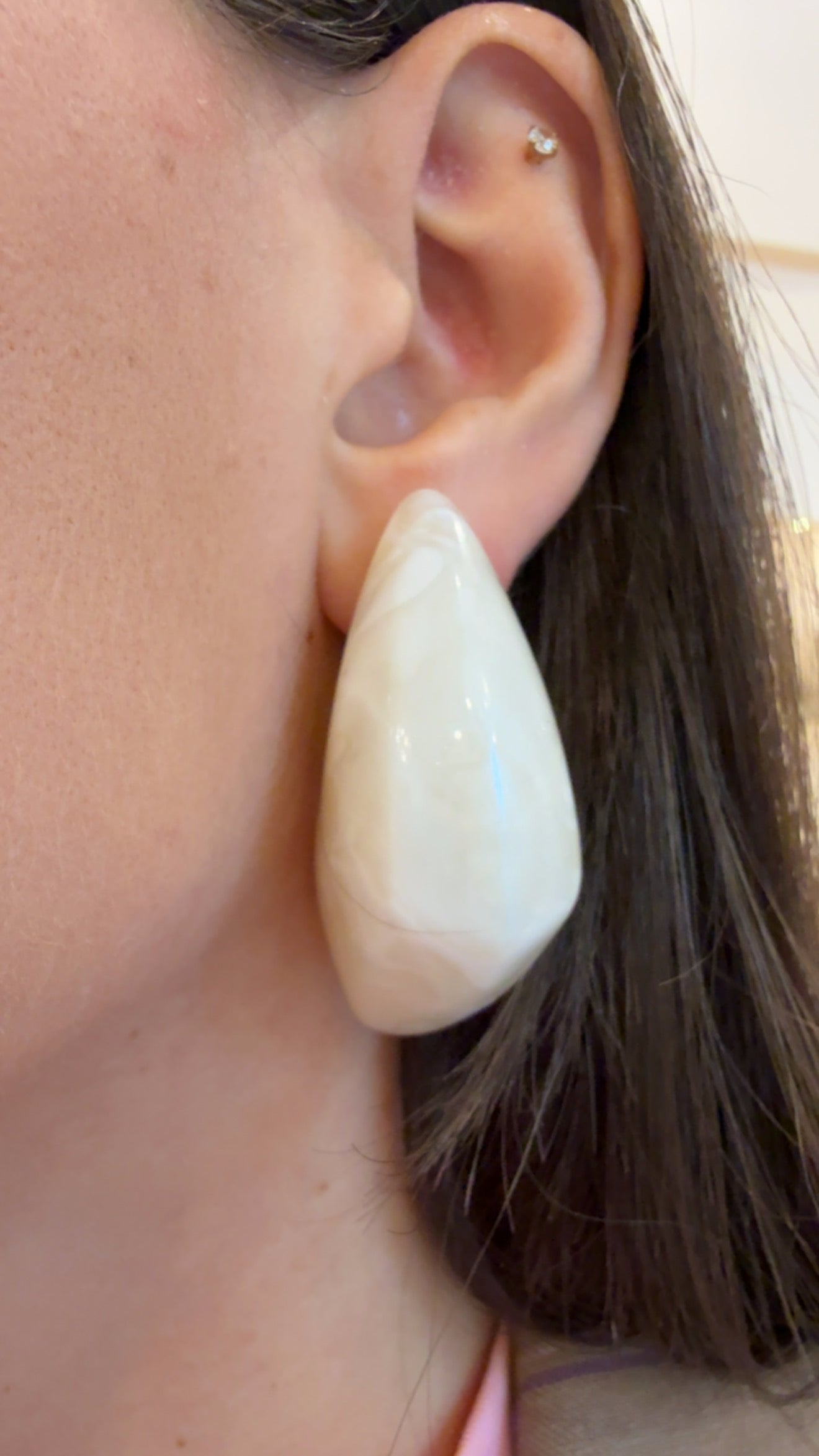 Orecchini squadrati marrone/bianco di Nali