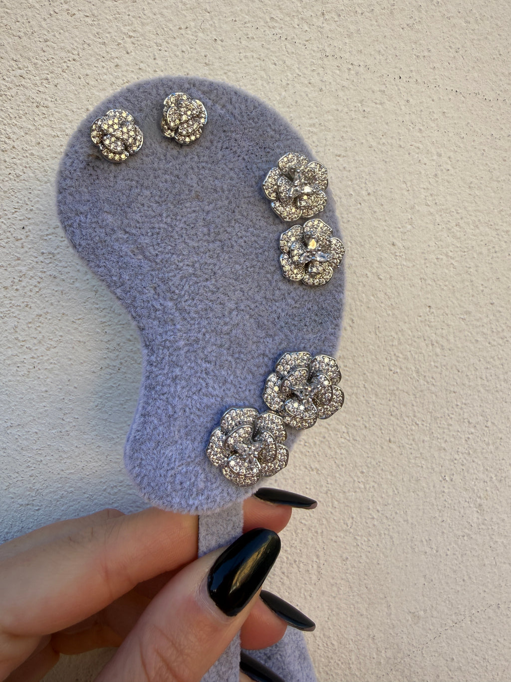 Orecchino camelia strass