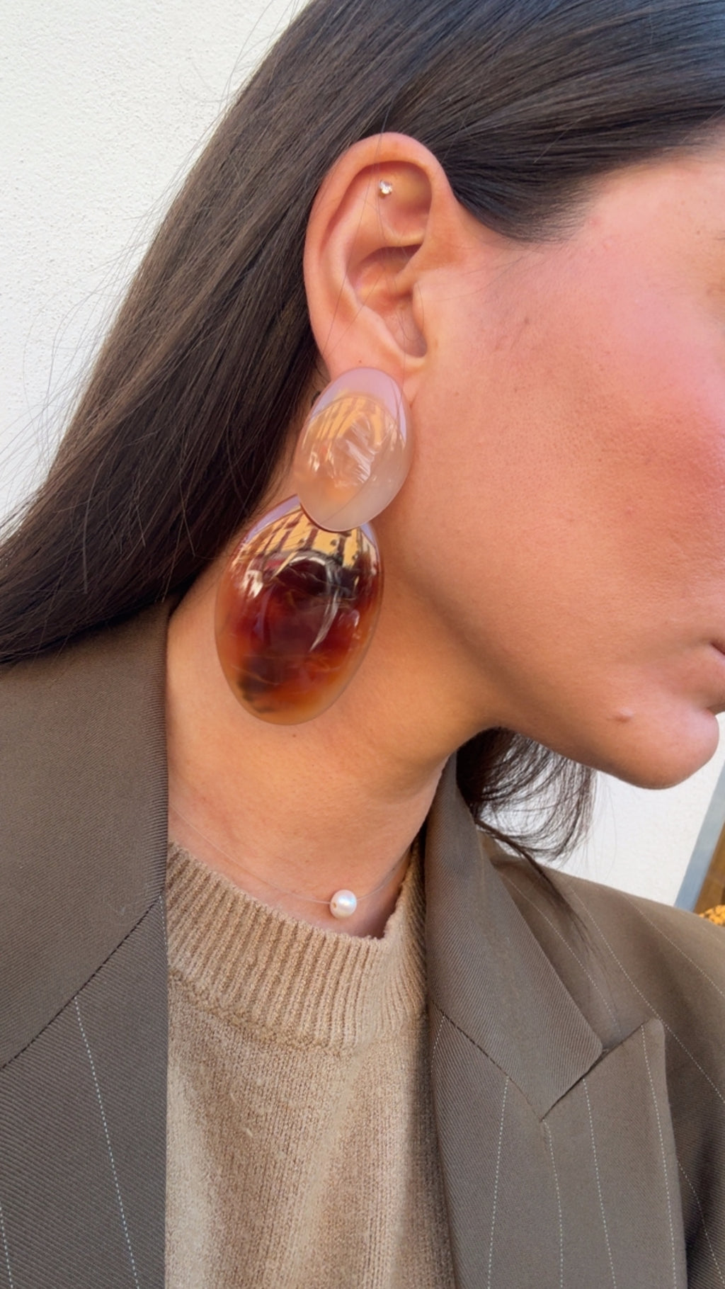 Orecchini pendenti ovali in resina di Nali