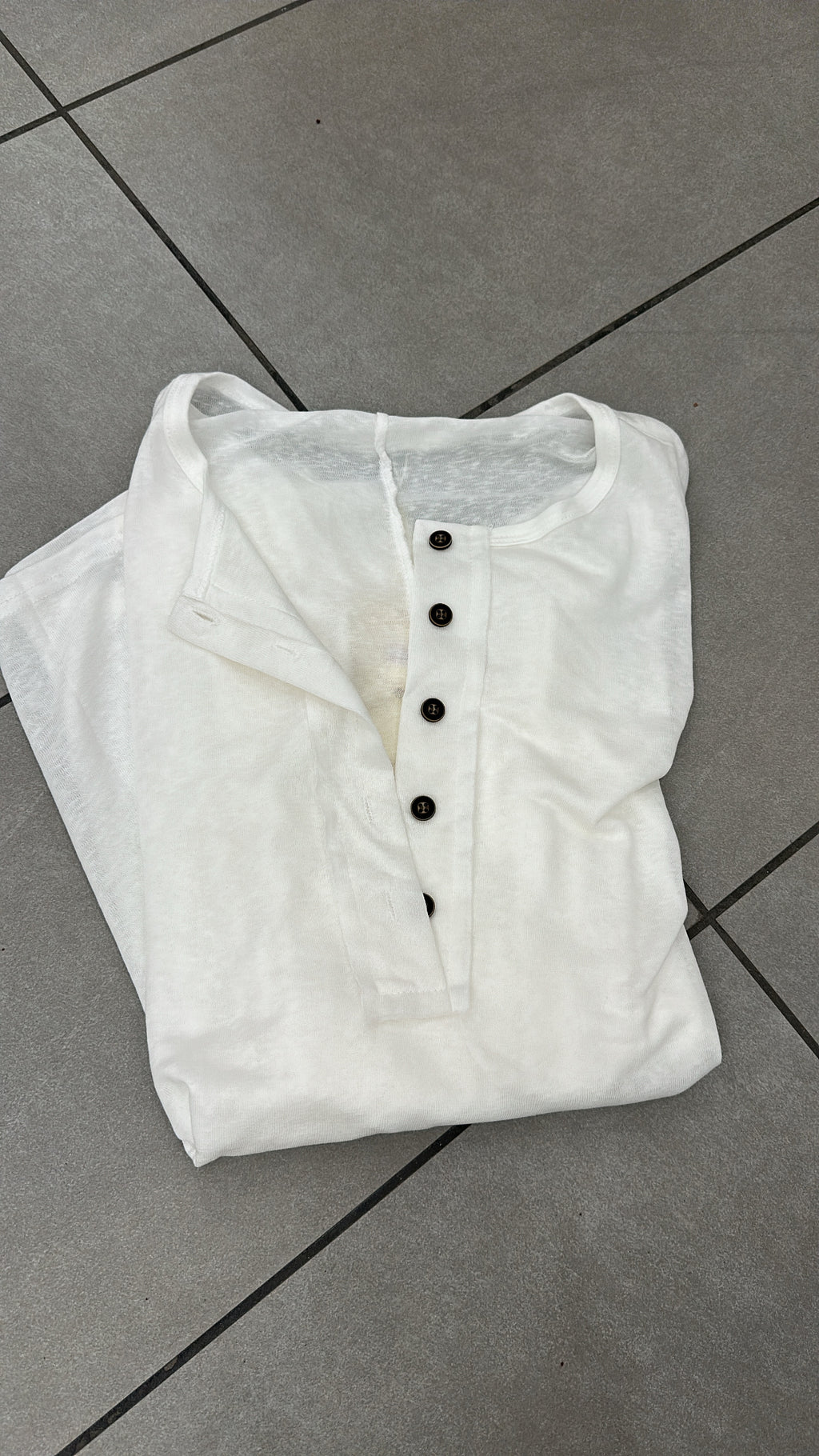 Long sleeve con bottoni in Bianco