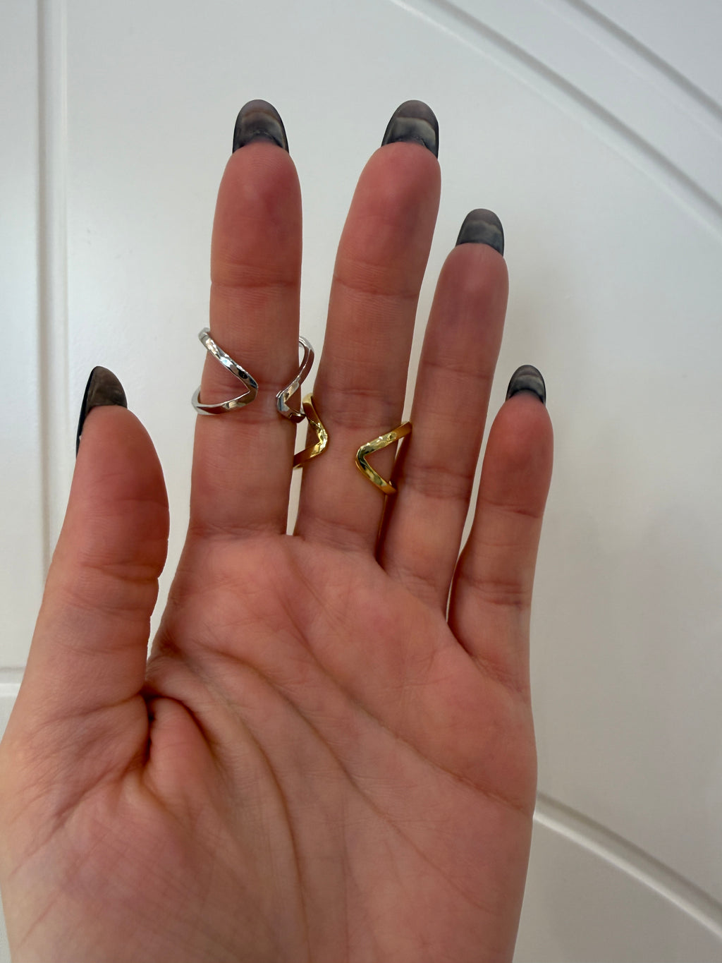 Anello incrocio fascia larga ￼