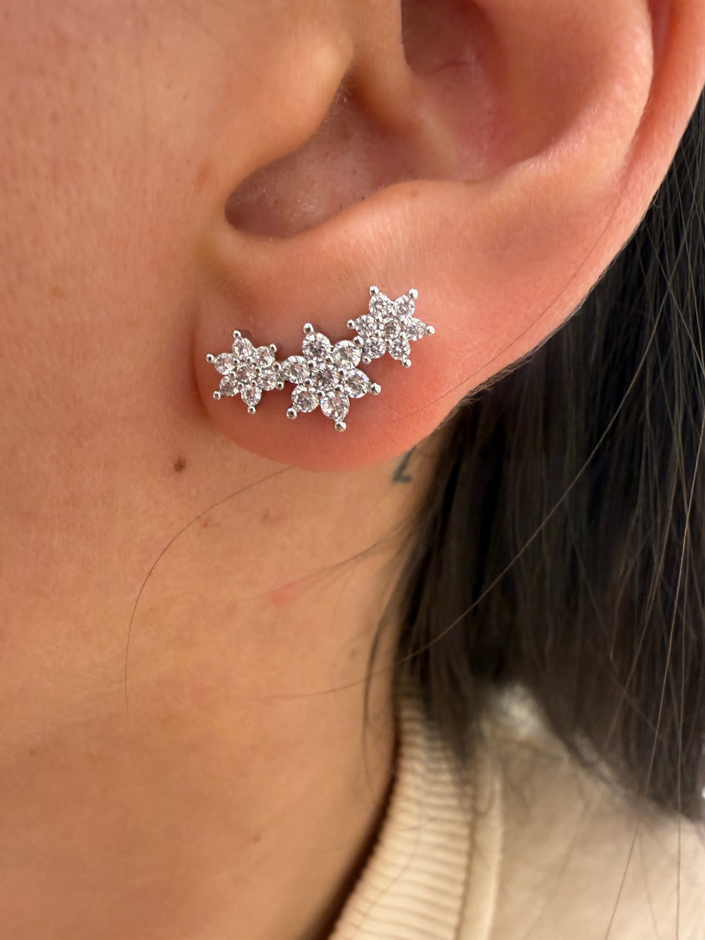 Orecchino corona fiore