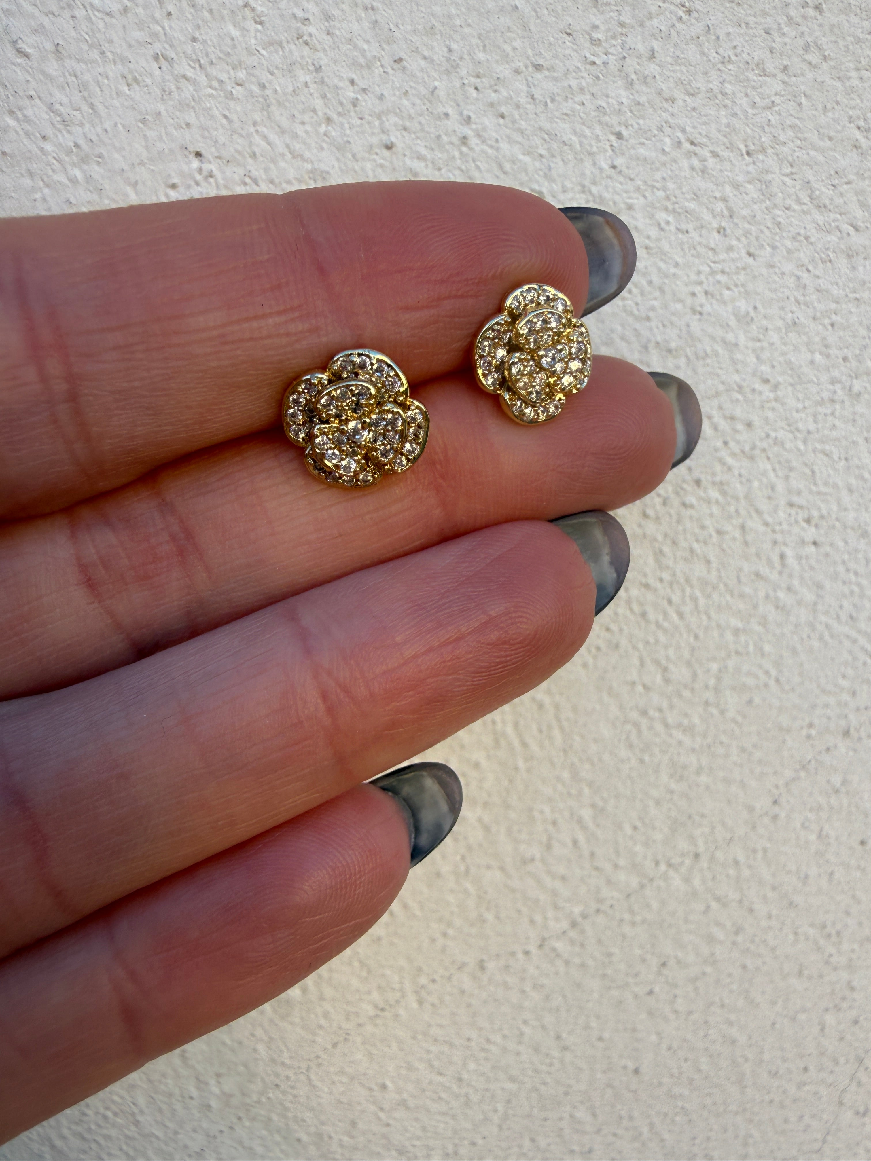 Orecchino camelia strass