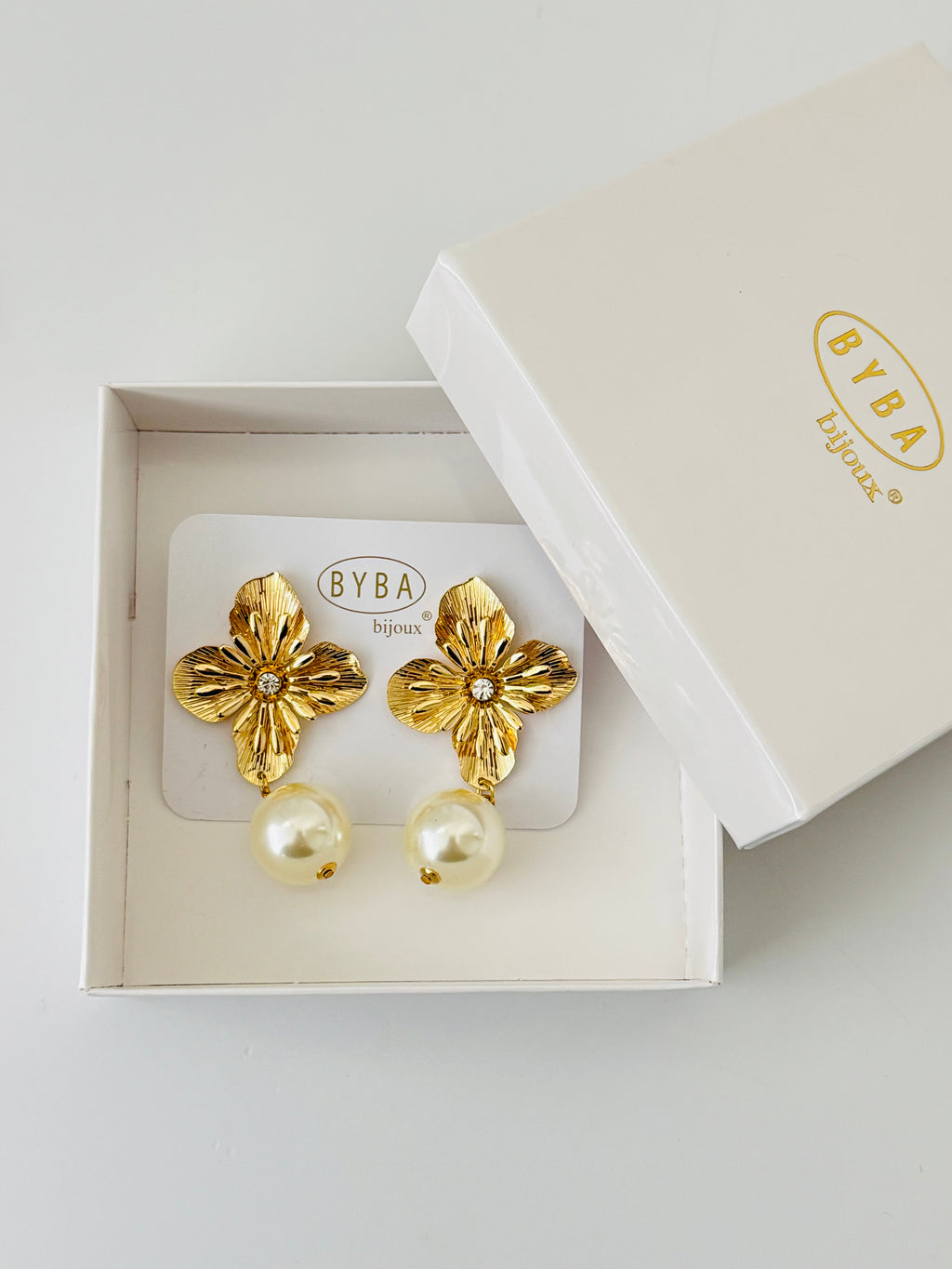 Orecchino fiore con perla BYBA