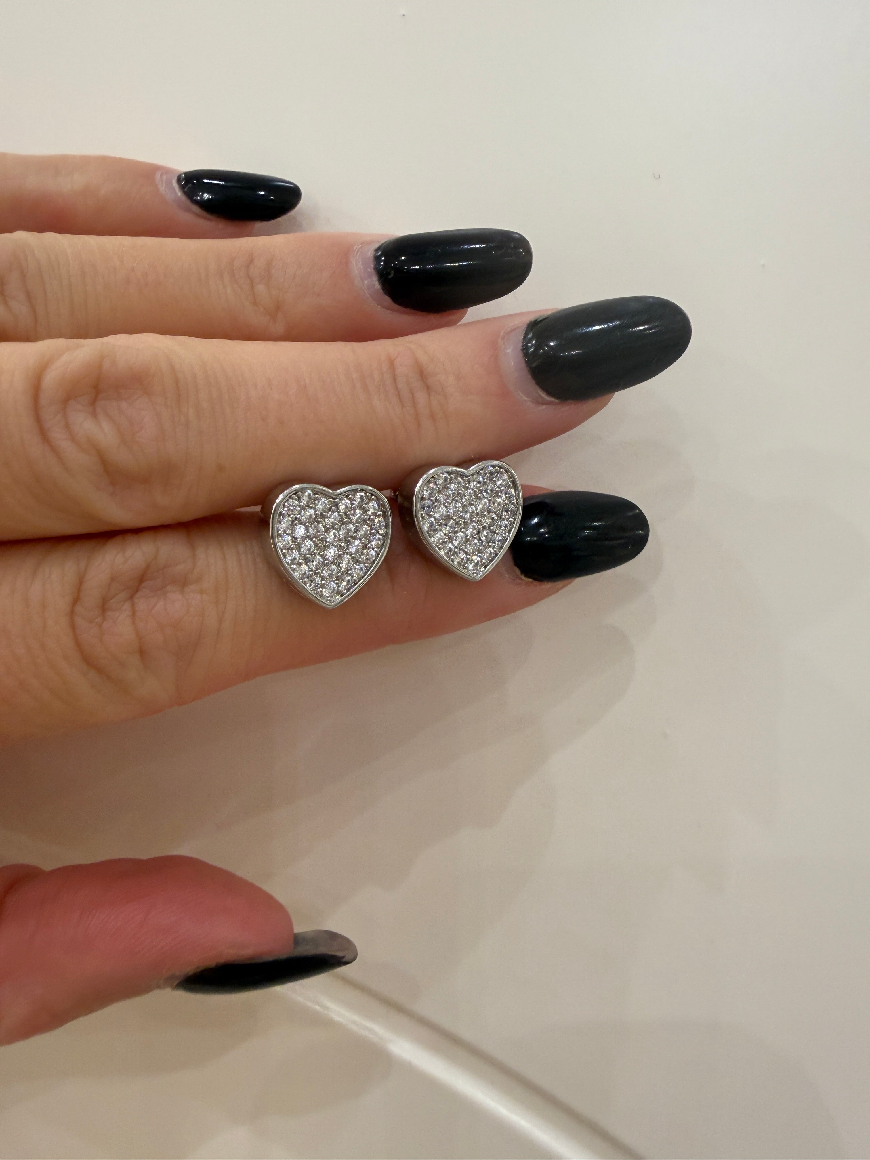 Orecchino cuore strass