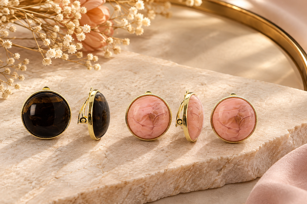 Orecchini cabochon tondo con clip Harper di Sodini