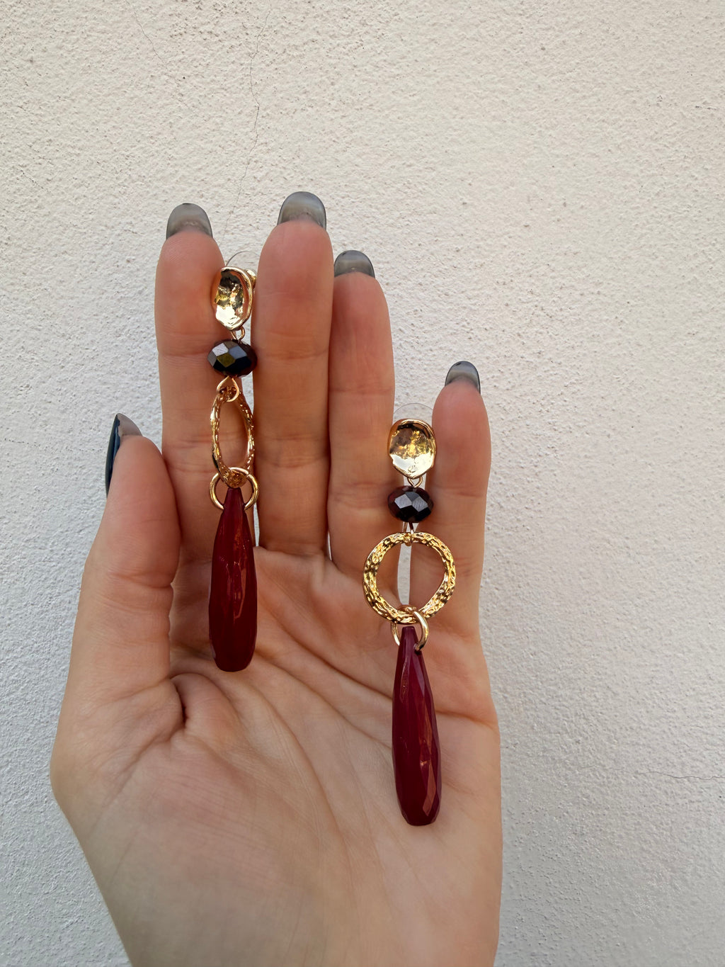 Orecchini Goccia Bordeaux di MYA