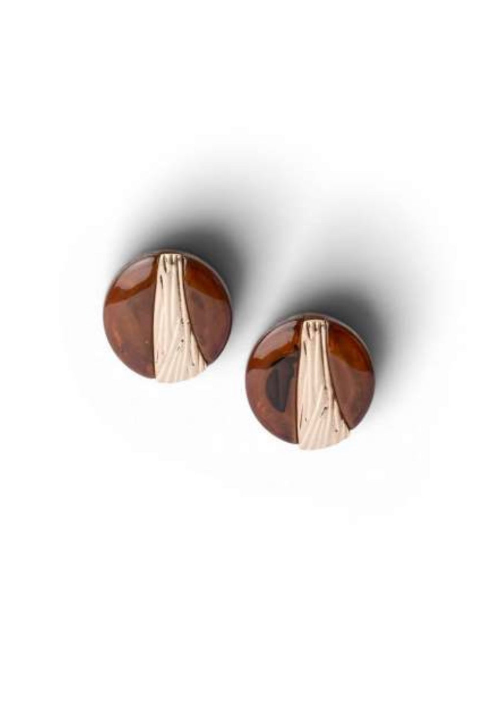 Orecchini con pietra in marrone di MYA