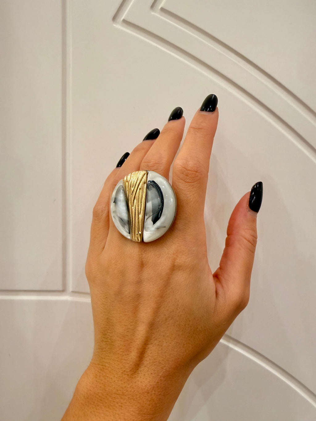 Anello elastico con pietra bianca di MYA