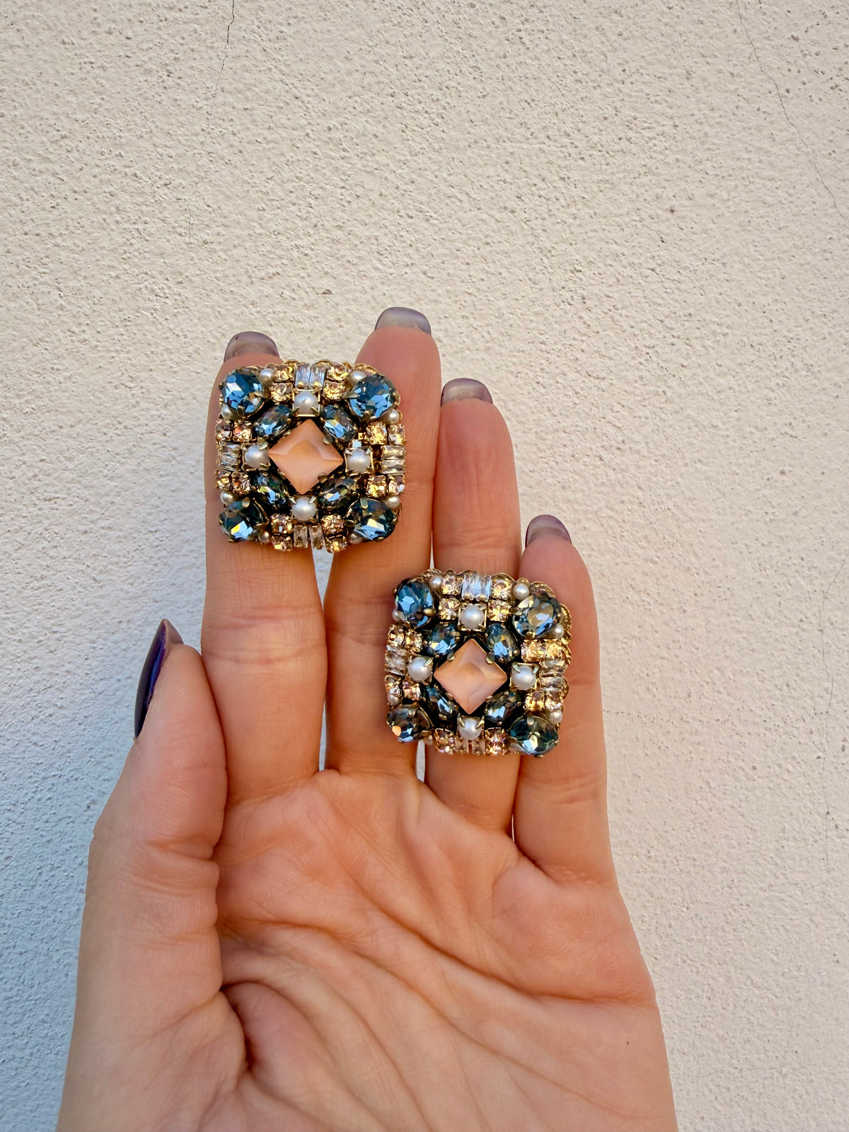 Orecchini piccolo charm quadrato Hera di Sodini