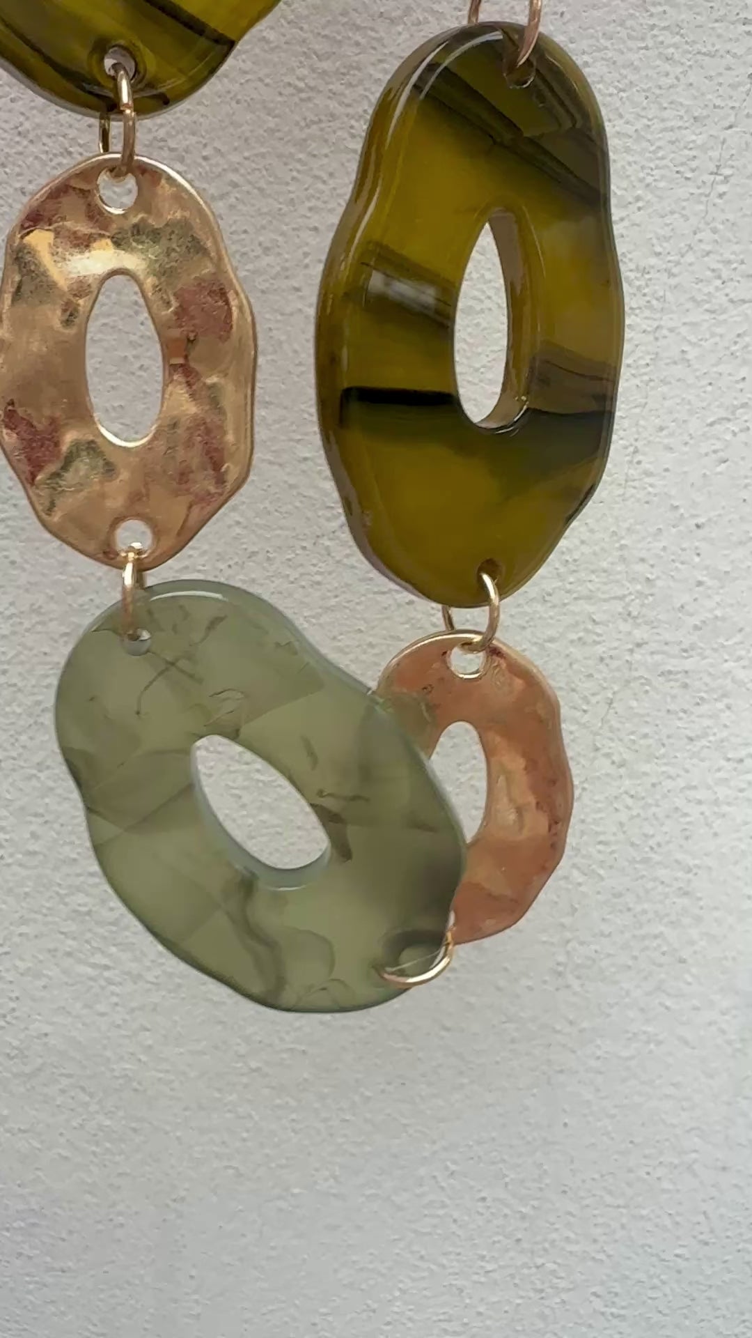 Collana girocollo in resina MYA