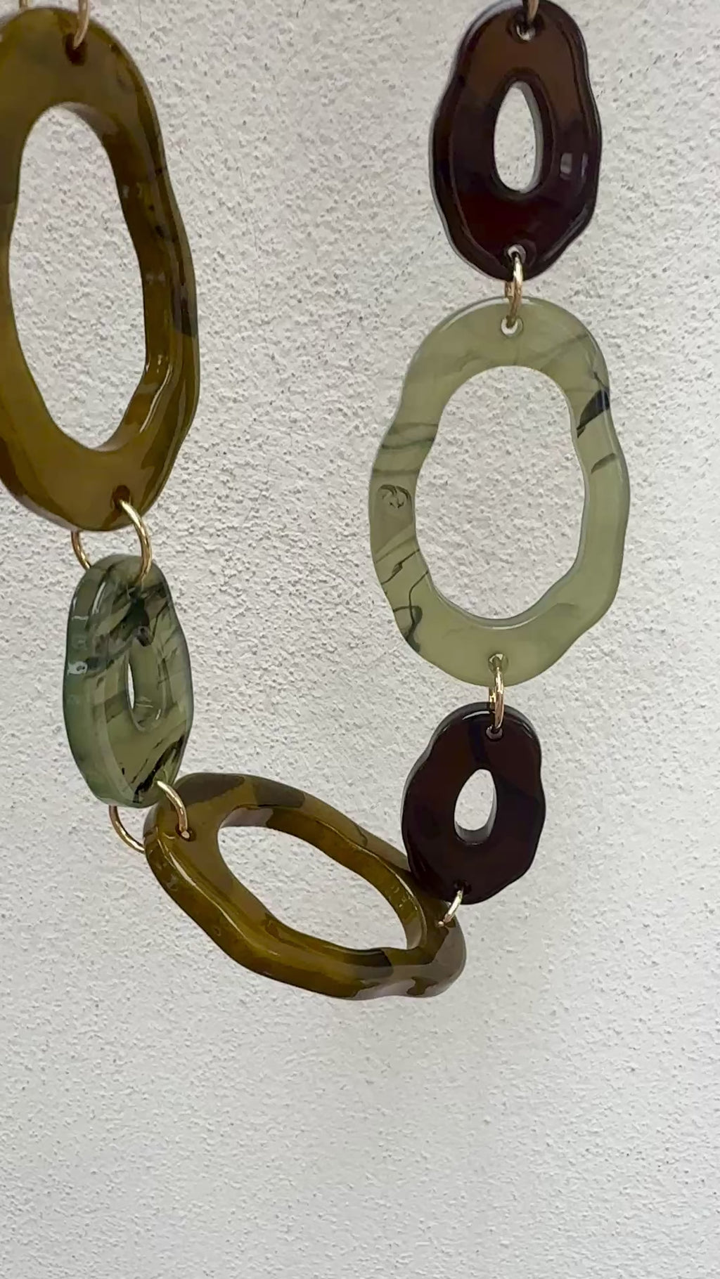 Collana lunga in resina MYA